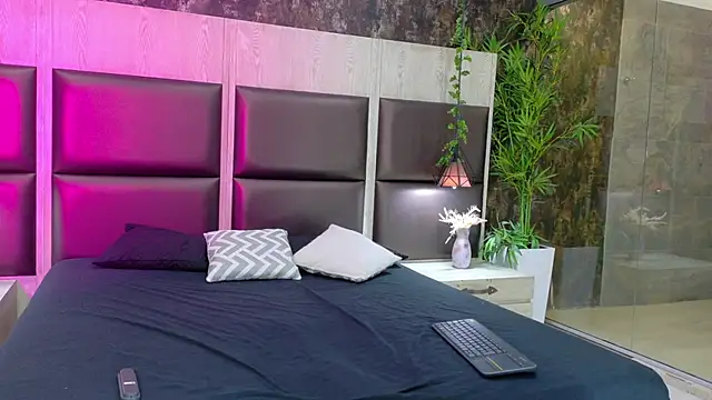 mia venon online show from May 29, 11:41 am