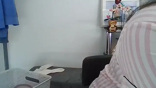 StaceyXOXO online show from March 31, 2:17 pm