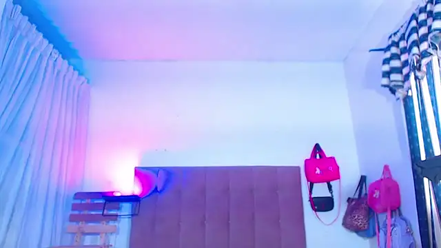 sexysgirl23cm online show from May 4, 7:28 pm