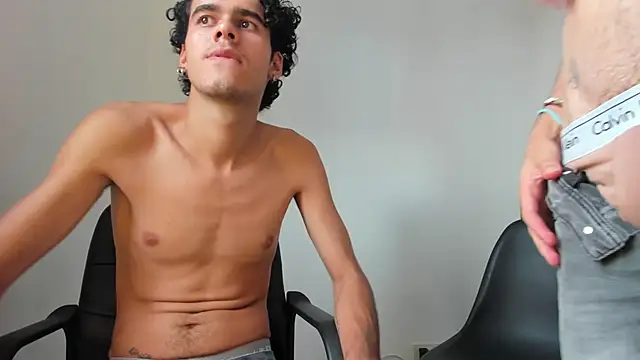 Jean And PaulXL online show from July 8, 9:50 pm