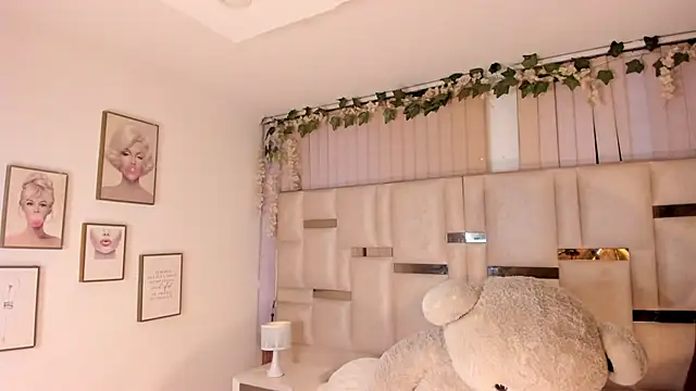 Hanna klover online show from April 25, 3:31 am