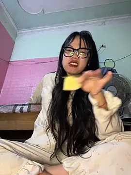 Leeeeiu online show from March 22, 3:18 pm