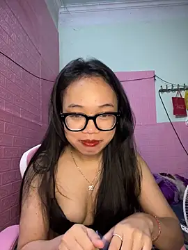 Leeeeiu online show from March 6, 3:18 pm