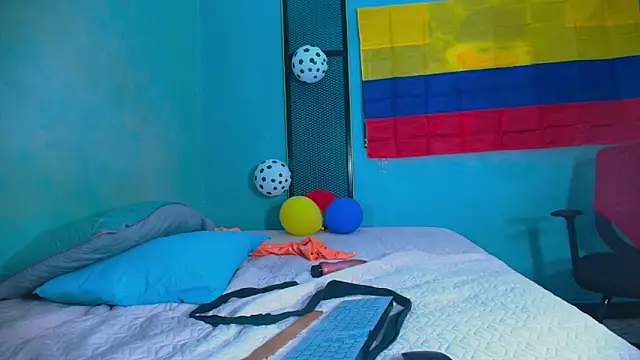 Hornyshow1 online show from June 2, 7:37 pm