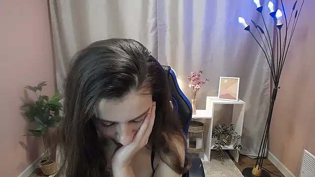 MistyBree online show from July 6, 8:08 am