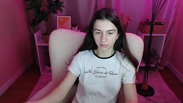 MistyBree online show from April 15, 8:04 am