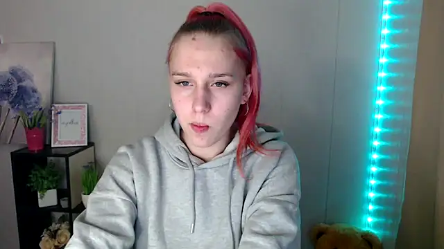 Scarlett lil online show from April 18, 7:44 am