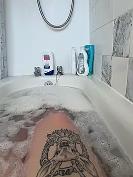 BeeMay22 online show from March 14, 3:46 pm