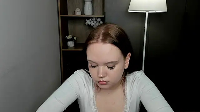 LeahAllsop online show from March 3, 8:42 am