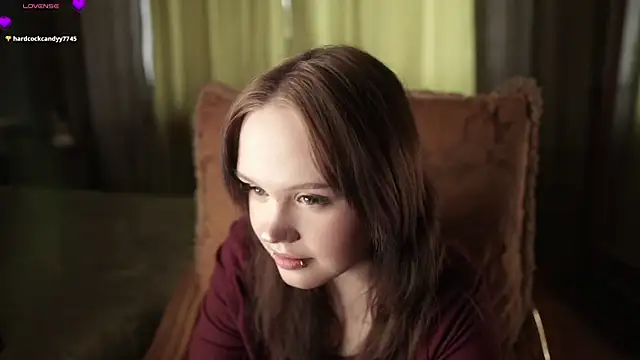 LeahAllsop online show from April 17, 3:30 am