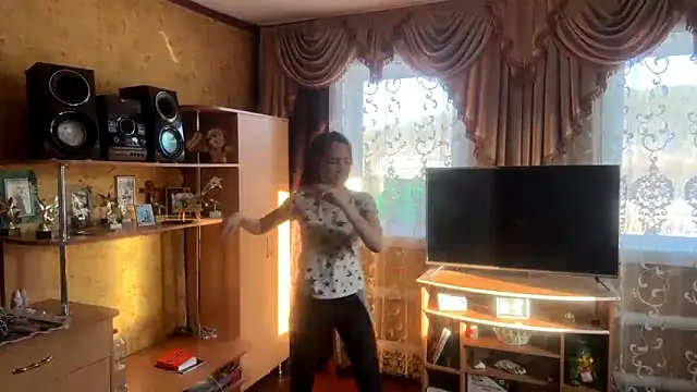 VerginiaWhite online show from March 12, 9:34 am