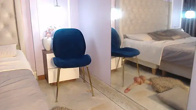 LiaTrainor online show from March 5, 4:14 pm