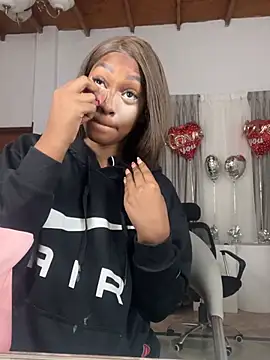 LiaTrainor online show from March 23, 11:49 am