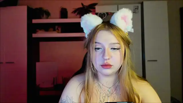 EllieQuttie online show from March 3, 3:40 pm