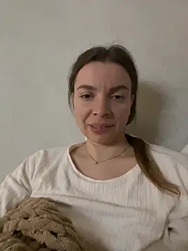 Luna2547 online show from April 3, 7:45 pm