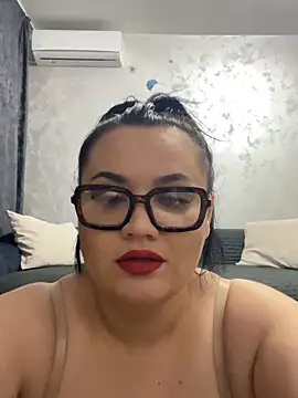 julietalovee online show from March 28, 3:11 pm