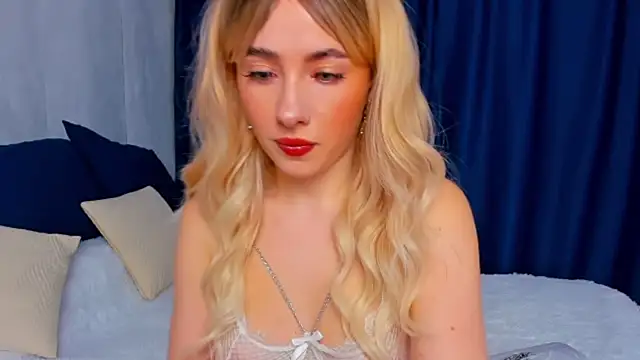 Aria Montclair online show from April 19, 5:07 am