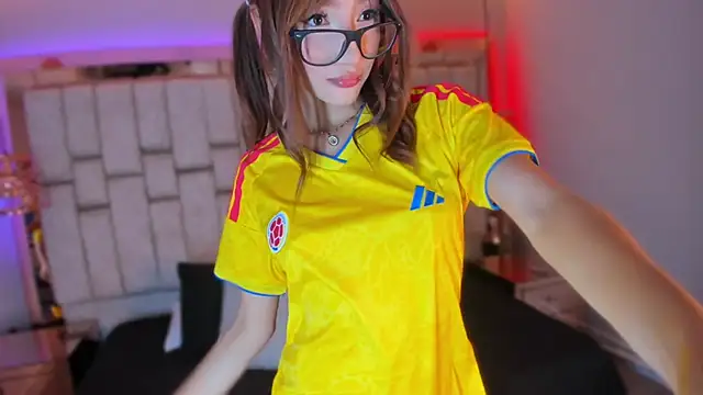 FoxxxyPink online show from April 4, 8:07 pm