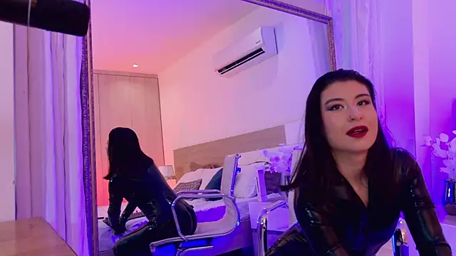 DaphneWayne online show from April 18, 7:58 pm