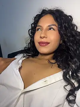 AmeliaAndersson online show from June 2, 7:04 pm