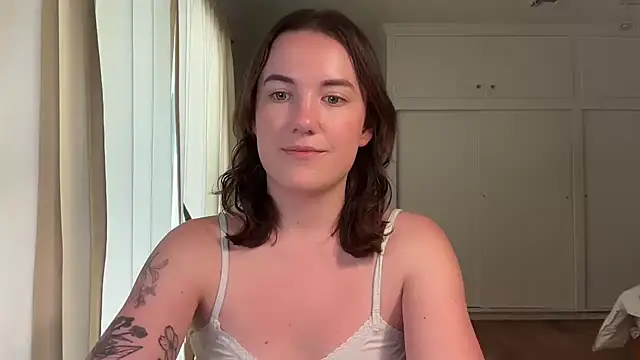 summerxo online show from April 1, 6:05 pm