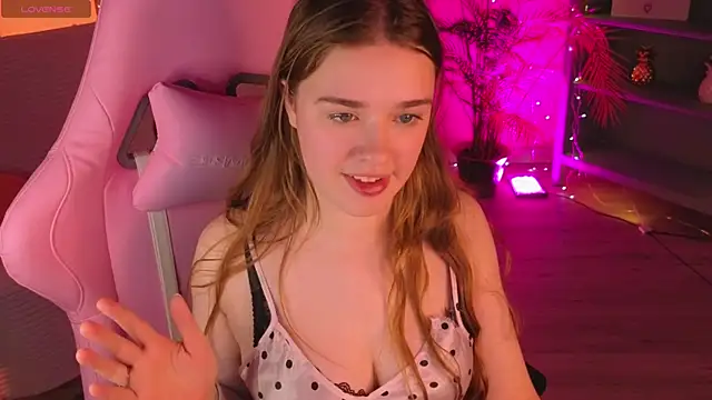 TiffanyVex online show from April 18, 7:58 pm