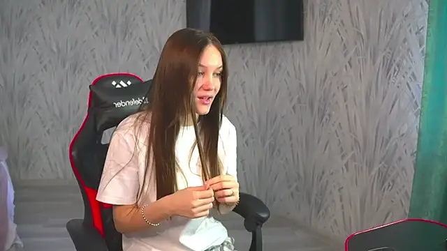 MeiRhew online show from March 10, 9:02 am