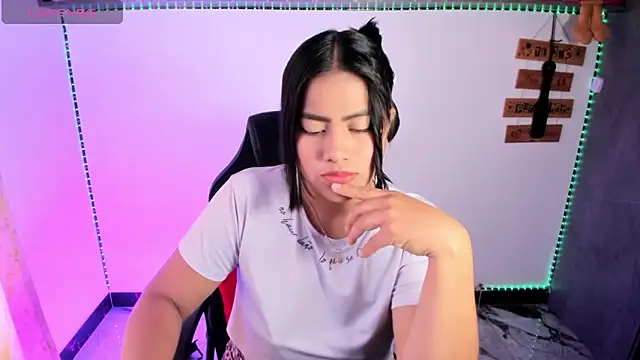 vickylatina  online show from March 10, 1:04 pm