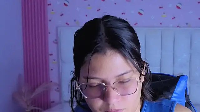 lucero s1 online show from April 25, 3:20 am