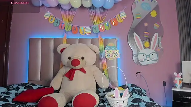 nikkita dragon  online show from April 4, 8:18 pm