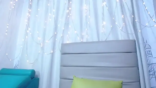 carolinabernalrs online show from March 31, 4:01 am