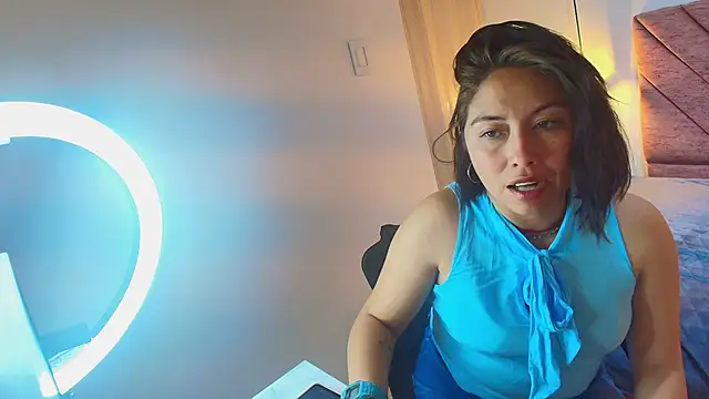 Amanda Fox   online show from April 13, 7:47 pm