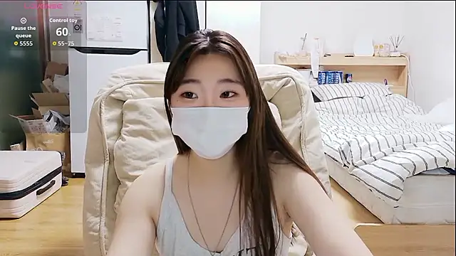 Berry Chuu online show from May 5, 9:18 pm