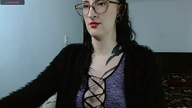 VelvetVal  online show from April 17, 5:15 pm