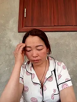 Yellow-pink online show from April 11, 7:45 am