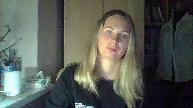 Mollie365 online show from April 23, 6:43 pm