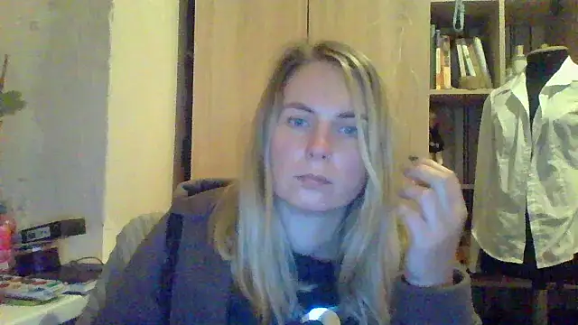 Mollie365 online show from April 1, 5:32 pm