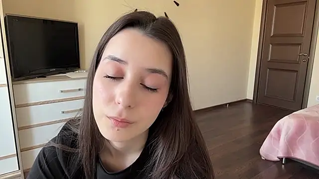 AdeleVelvet online show from March 15, 10:50 am