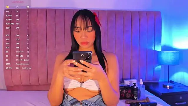 ValeriaRey  online show from April 1, 9:34 pm