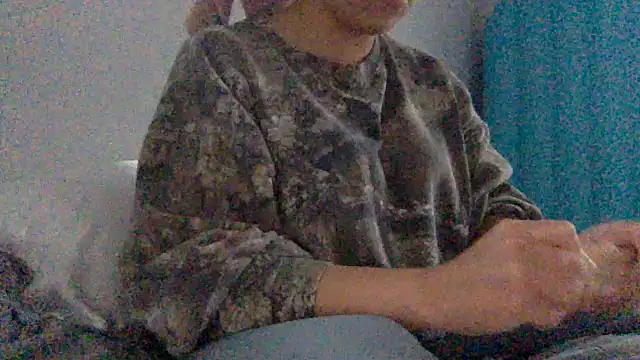 mxmxee online show from April 29, 3:26 pm