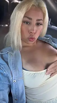 mxmxee online show from April 30, 2:33 pm