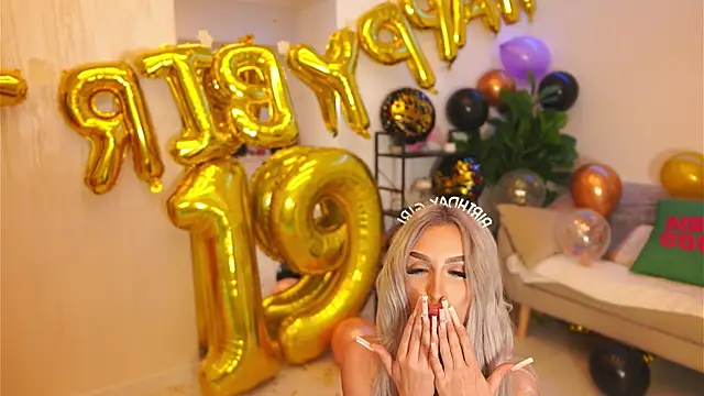 ArianaXO  online show from April 22, 8:22 am