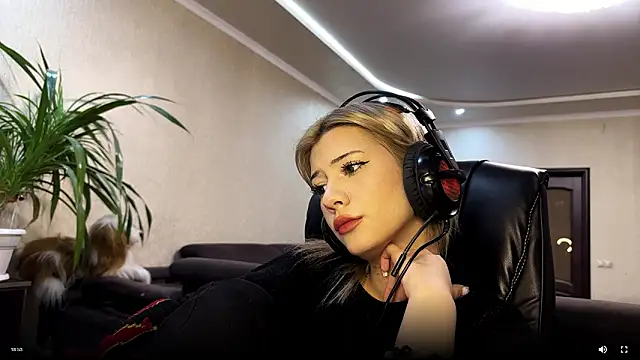 annie1handsome online show from March 17, 5:50 pm