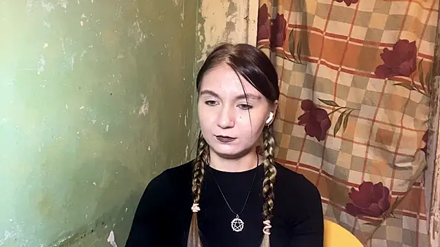 Lollybomb online show from April 10, 8:04 pm