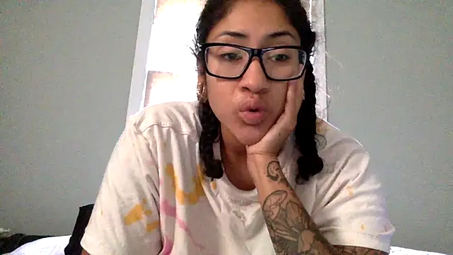 LatinaLoka online show from March 21, 2:00 pm