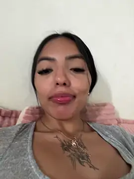 sylphiee  online show from March 26, 5:25 pm