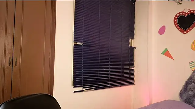 PaulaCutexs online show from April 27, 4:20 am