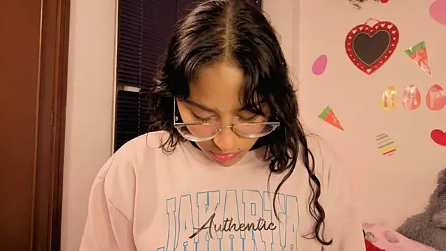 PaulaCutexs online show from April 12, 7:55 am