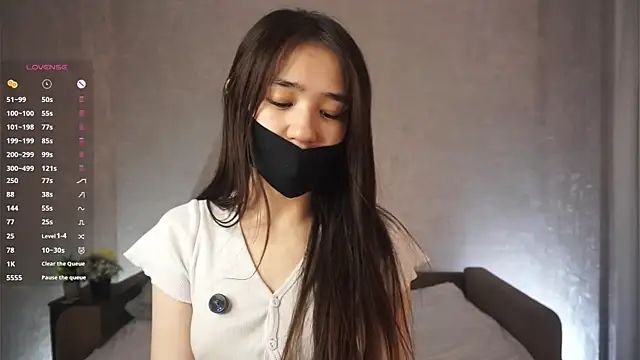 CherrylLlams online show from April 12, 6:11 pm