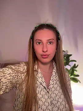 EvaRyen  online show from April 7, 3:36 pm